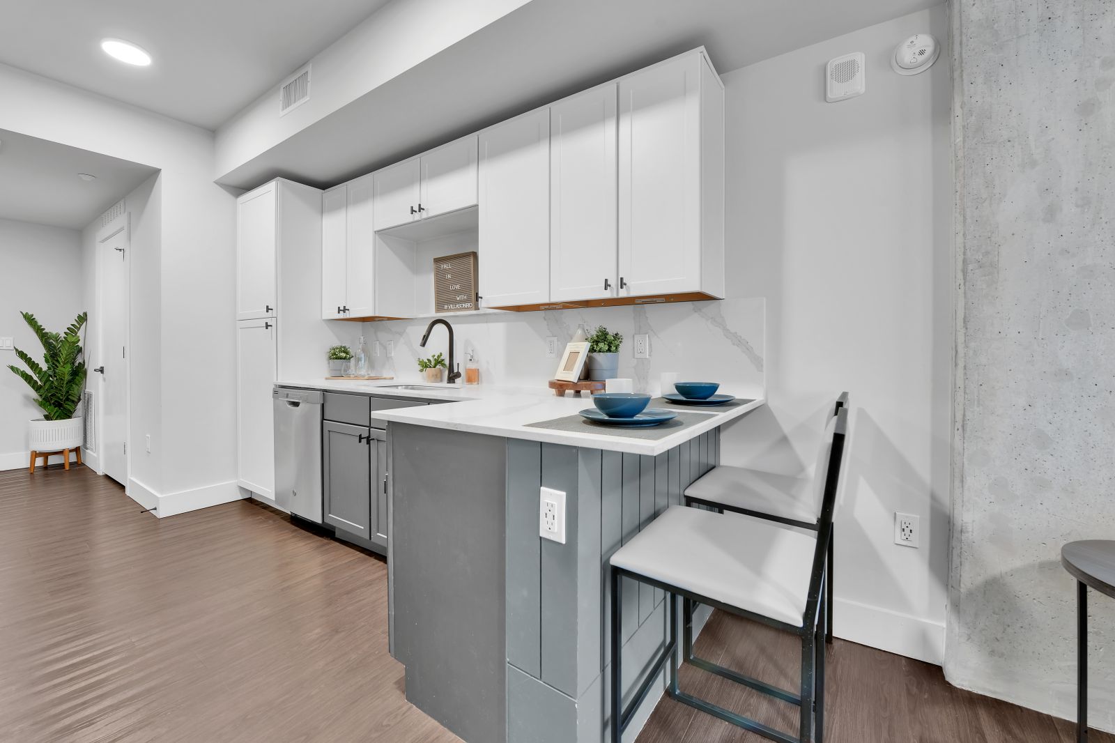 eat-in kitchen villas on rio apartments